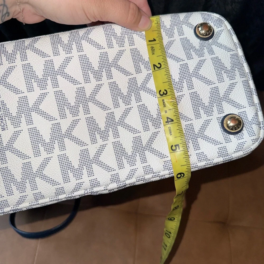 Michael Kors White & Navy Monogram Tote Bag with Wallet - Picture 12 of 13